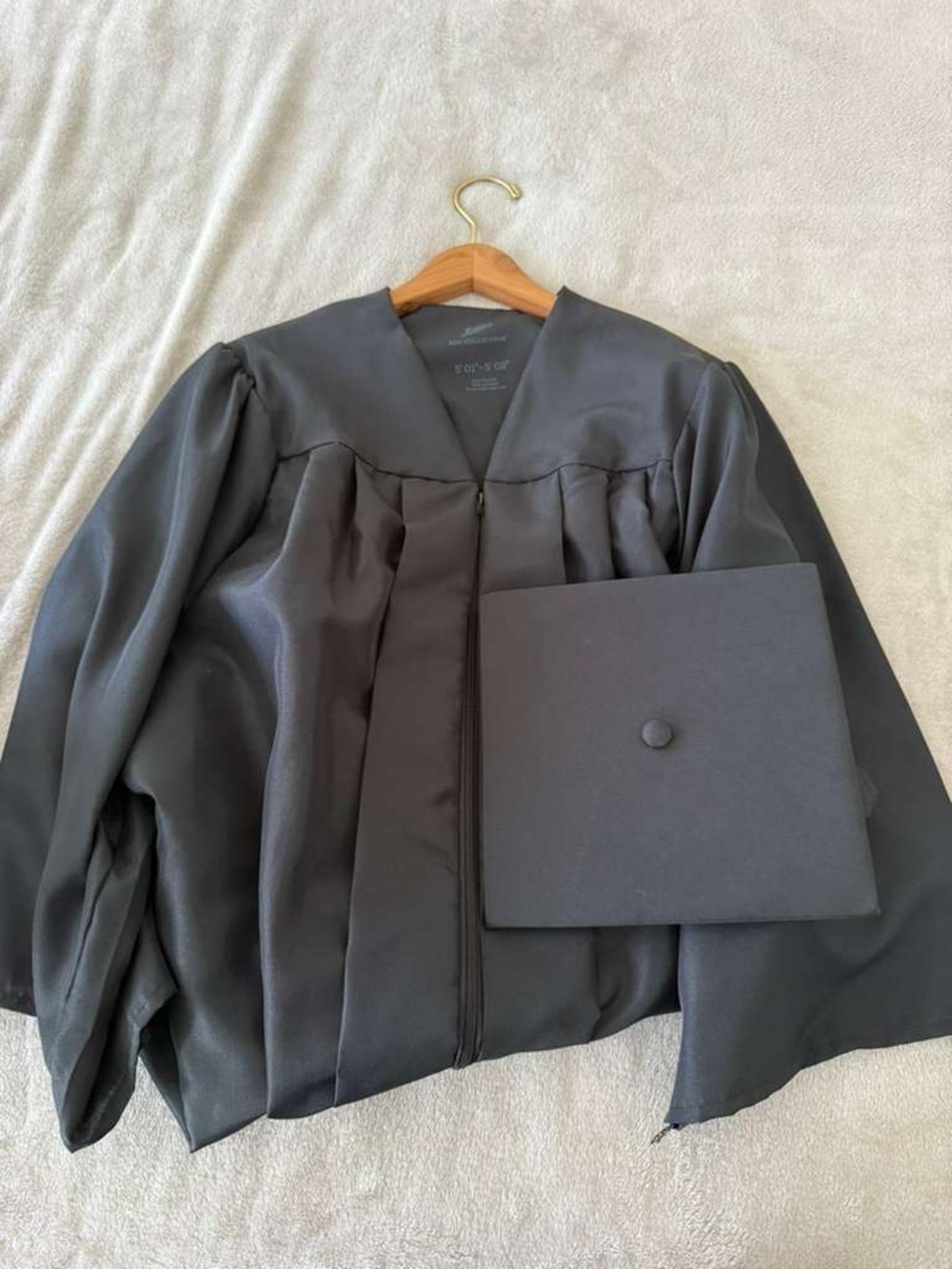 Black Graduation Robe with Matching Mortarboard Cap (Unisex)